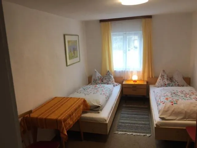 Pension Am Waldesrand 雷根 住宿加早餐酒店