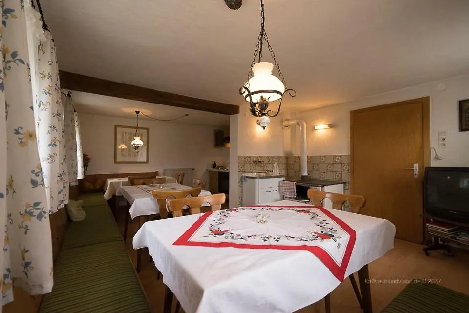 住宿加早餐酒店 Pension Am Waldesrand 雷根